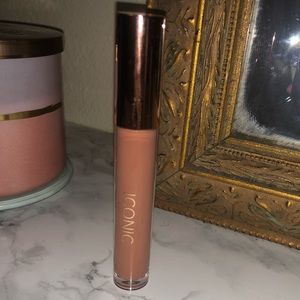Iconic London nearly nude lip plumping gloss